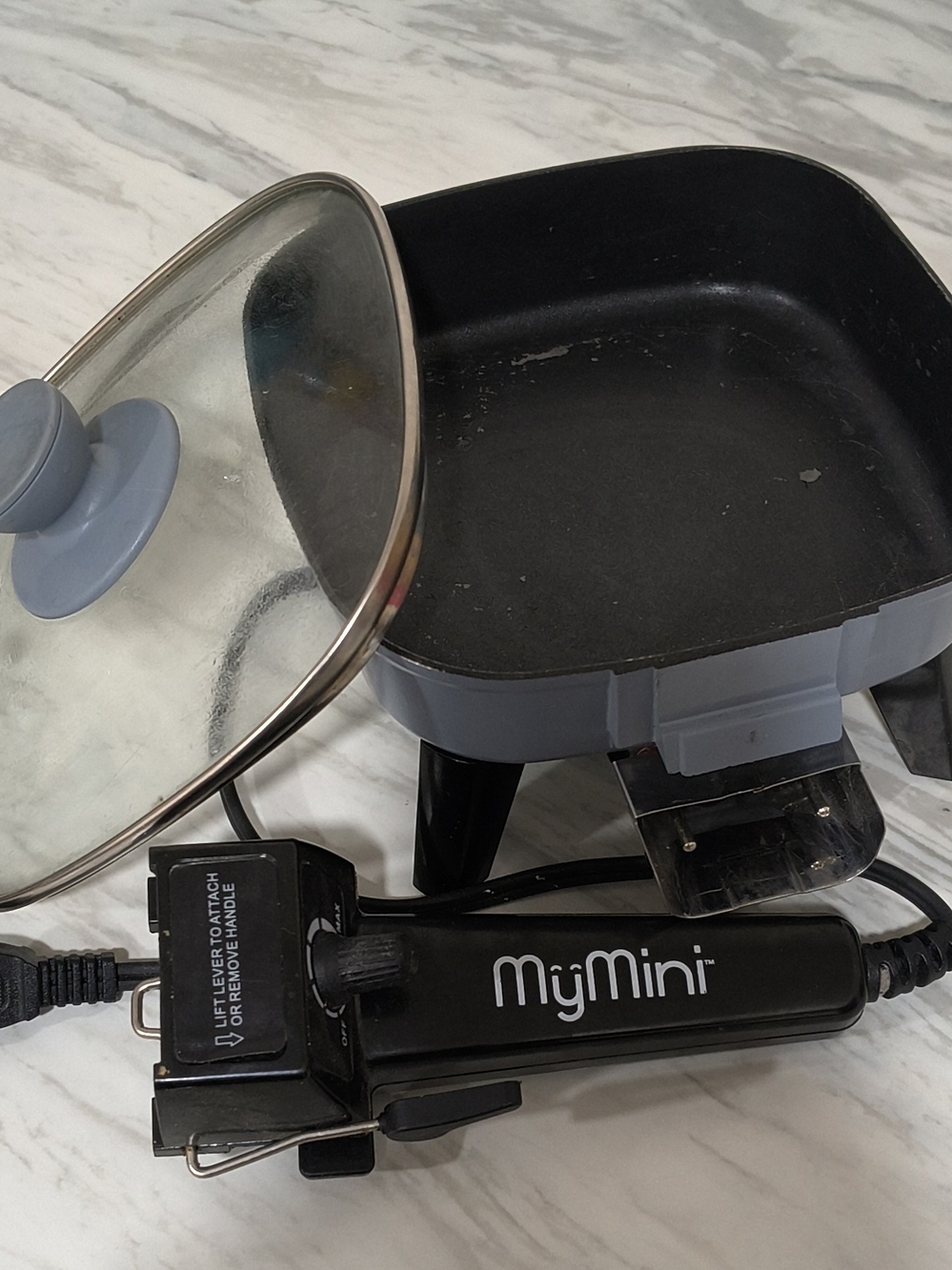 Gray Nonstick Electric Skillet with Glass Lid